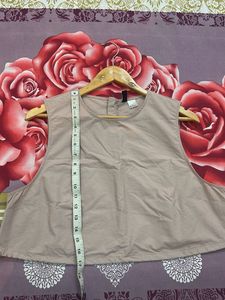 H&amp;M Sleeveless Cropped Top