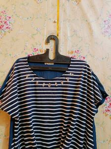 🇳🇿💫🎀Stylish Striped Top with Embellishments