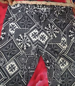 Printed Black &amp; White Jeggings