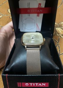 Original Titan Elegant Gold Mesh Watch