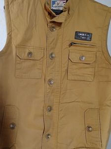 Lightly Padded Sleeveless Jacket