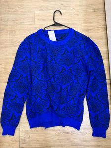 Vibrant Blue Retro Patterned Cozy Top