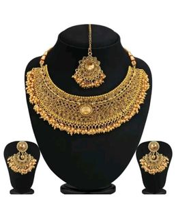 Elegant Gold Tone Kundan Necklace Set