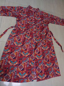🌸 Stylish Front Cut Kurti