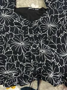 Black colour crop top V