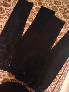 Stylish Black Straight Jeans