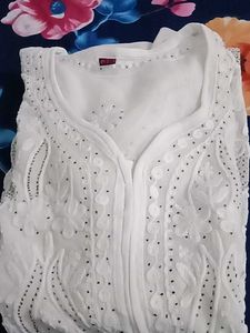 💕beautiful luckhnavi white floral kurti❤️