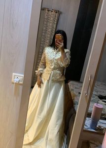 Elegant Cream Embroidered trail gown🎀🩷🦋