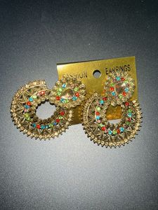Golden necklace with Maang Tikka &amp; Earrings Set