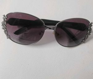 Chic Embellished Oval Sunglasses