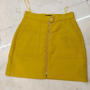Chic Yellow Mini Skirt with Zipper Detail
