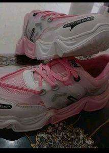 PINK WOMEN SHOES.  SALE PRICE 400rs.
