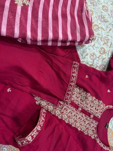 Elegant Pink Embroidered Kurta