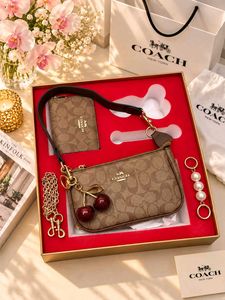 COACH*GIFT SET1) NOLITA 19 SHOULDER BAG2) MATCHING