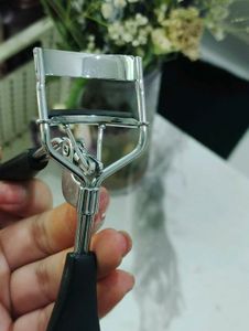 Vega Eyelash Curler