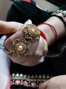 Exquisite Floral Embellished Earings Set