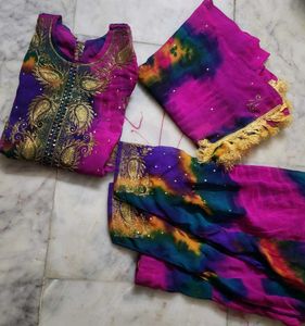 arri tari work Kurta Set with Dupatta