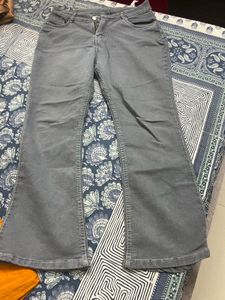 2 assorted Flared Jeans