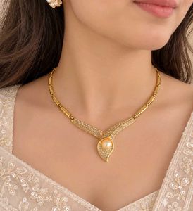 Elegant Gold Necklace with Pearl (Women)