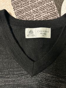 Sleek Black V-Neck Sleeveless Knit Top