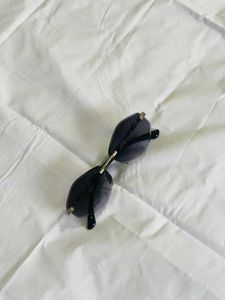 Chic Oversized Black Sunglasses