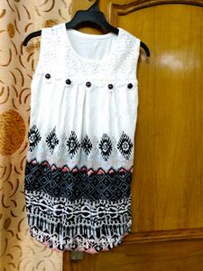 Stylish White Sleeveless Tunic Top