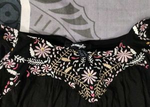 Embroidered Black Tunic Top🖤🌸