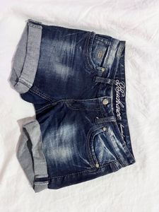 Stylish washed mini shorts