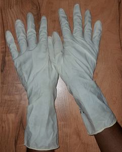 Surgi - Safe Non - Sterile Latex Surgical Gloves