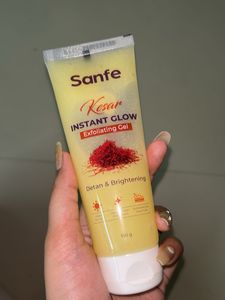 Sanfe Kesar Instant Glow Exfoliating Gel
