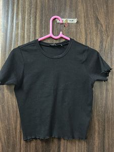 Black Cropped Lettuce Hem Top