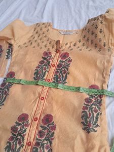 Festive Gold straight kurta with red flower print