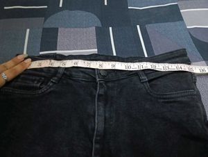 Classic Black High-Waisted Skinny Jeans