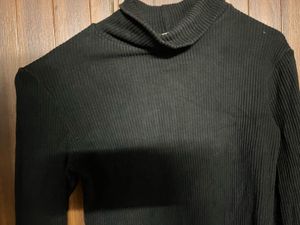 Chic Black Ribbed Turtleneck Top