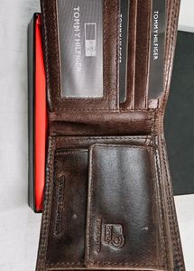 TOMMY HILFIGER METAL LOGO WALLET COFFEE CRUNCH
