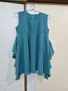 Elegant Ruffled Top with Bow ❤️