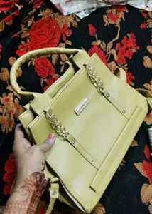 Chic Olive Green Handbag with Gold Chains