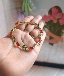 Elegant Tulip Bracelet (Red and Green)