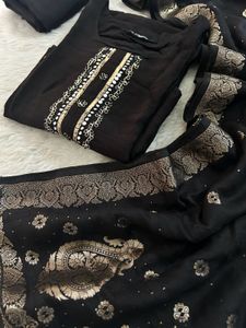 Elegant Black Kurta Set with Intricate Embroidery