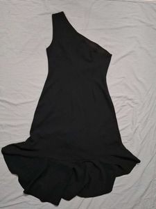 Chic One-Shoulder Ruffle Dress