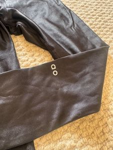 Alo Shiny Black Leggings