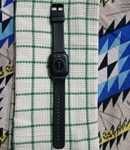 Noise Smartwatch with Charger