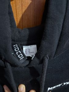 Black "New York" Cropped Hoodie