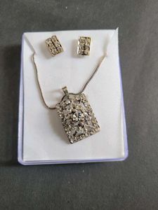 Rhinestone Pendant Necklace & Earrings Set