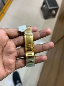Luxury Gold Watch - Classic Design