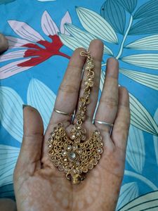 Elegant Gold Maang Tikka