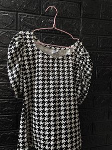 Houndstooth Puff Sleeve Top