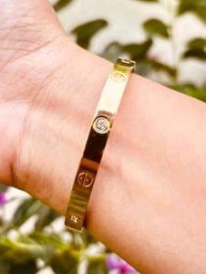 Anti Tarnish Luxury Gold Bangle with Diamonds