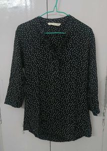 White and black polka dot top🩷