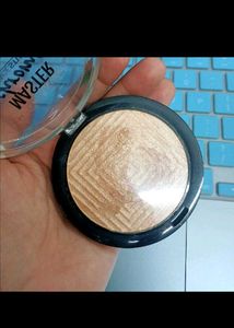 Maybelline chrome Glowy Highlighter